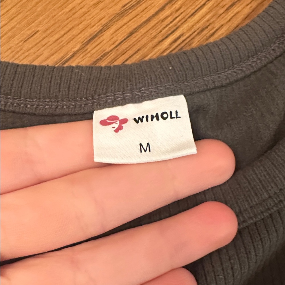 Cropped Long-Sleeve - Picture 2 of 2